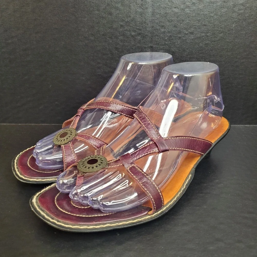THINK! Sandals US 7.5 EU 38 Womens Maroon Leather Thong Kitten Heel Strappy Shoe